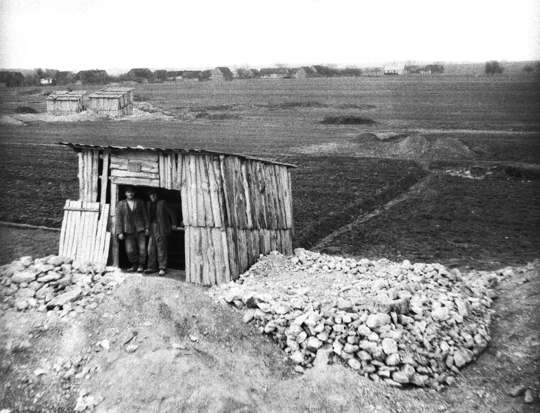 Strawczynek, eksploatacja barytu przez Spółdzielnię Pracy „Kopaliny Mineralne” w Kielcach, szybiki, 1954, fot. J. Fijałkowski, MNKi/Pf/425