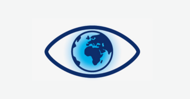 Logo: stylizowane oko z niebieskim globem w tęczówce (logo Czwartku z Dialogiem)