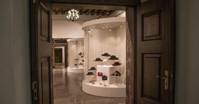 Wystawa Kapelusze z głów 