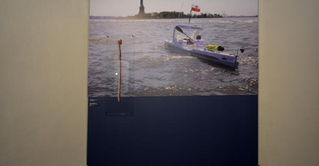 wystawa Biel, Czerwień, Braterstwo