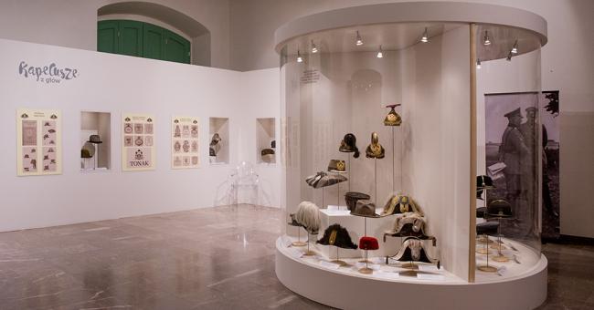 Wystawa Kapelusze z głów 