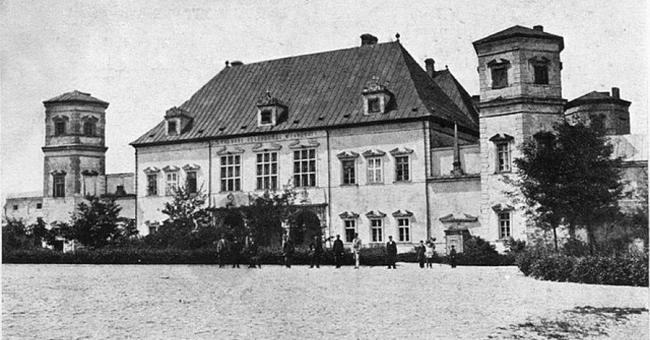 Pałac Biskupów Krakowskich, fasada główna, stan po przeróbkach w II poł. XIX w.