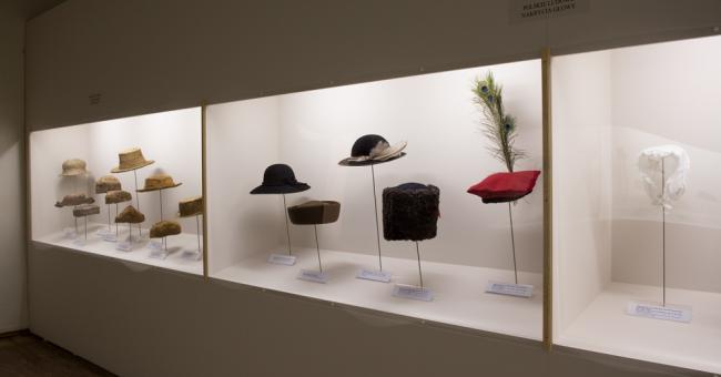 Wystawa Kapelusze z głów 