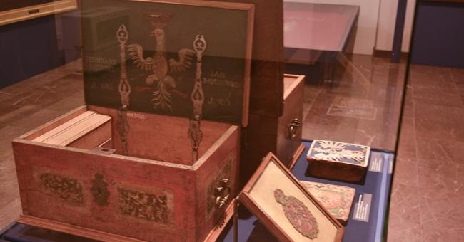 wystawa Biel, Czerwień, Braterstwo