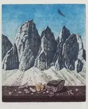 Grafika: ostre skalne turnie nad śnieżnym zboczem; u dołu muszle i kwiat