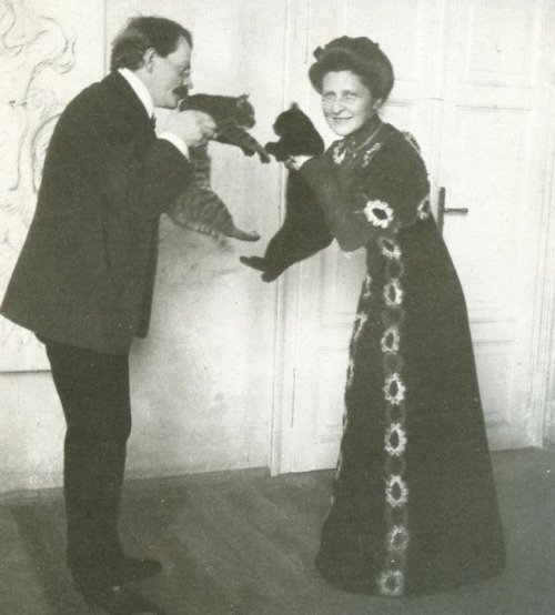 FOT.4 Jadwiga i Józef_Mehofferowie  z Czarcikiem i Maćkiem