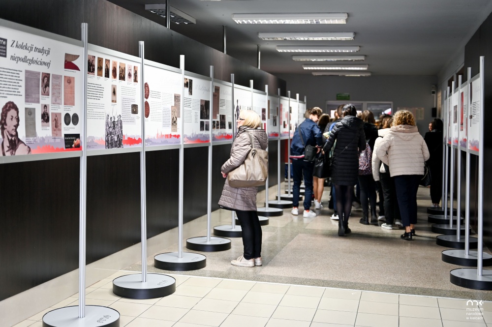 Fotorelacja z wystawy planszowej Z kolekcji niepodległościowej tradycji w Sandomierzu 