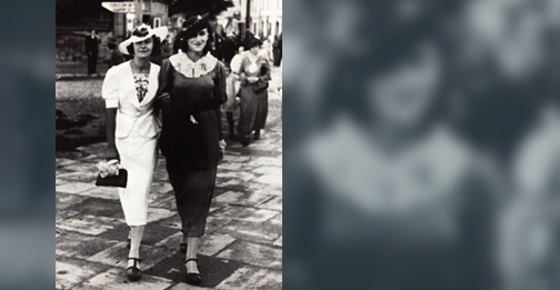 Fot. Krystyna Muszyńska i Aleksandra Bezkoronowajna na ulicy Krakowskiej w Kielcach, Autor nieznany, Kielce, 1938